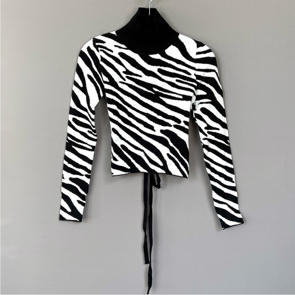 Nasty Gal Collection “Have You Herd” Zebra Backless Sweater size 6 ( medium) - Picture 6 of 7